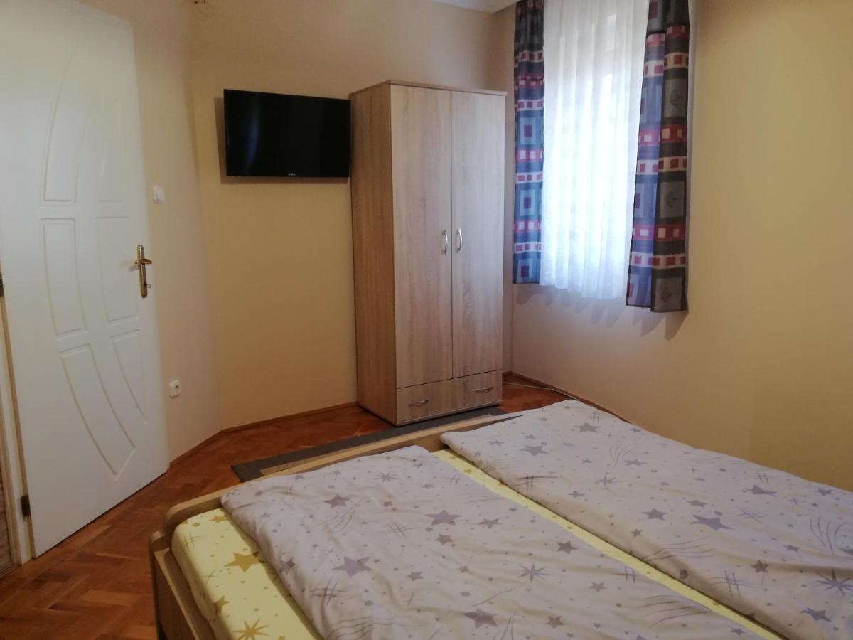 Imola Es Andrea Apartmanhaz ハイデゥソボスロー エクステリア 写真