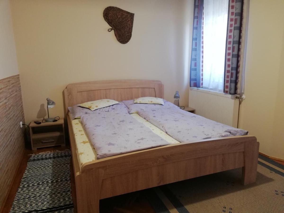 Imola Es Andrea Apartmanhaz ハイデゥソボスロー エクステリア 写真