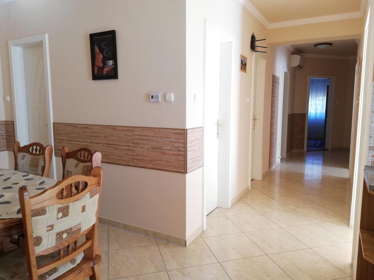 Imola Es Andrea Apartmanhaz ハイデゥソボスロー エクステリア 写真