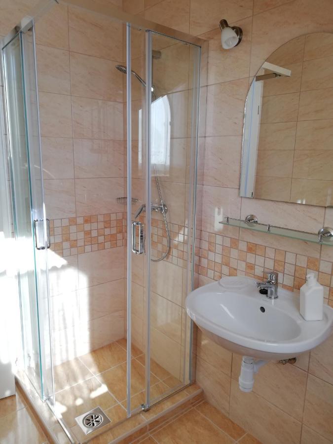 Imola Es Andrea Apartmanhaz ハイデゥソボスロー エクステリア 写真