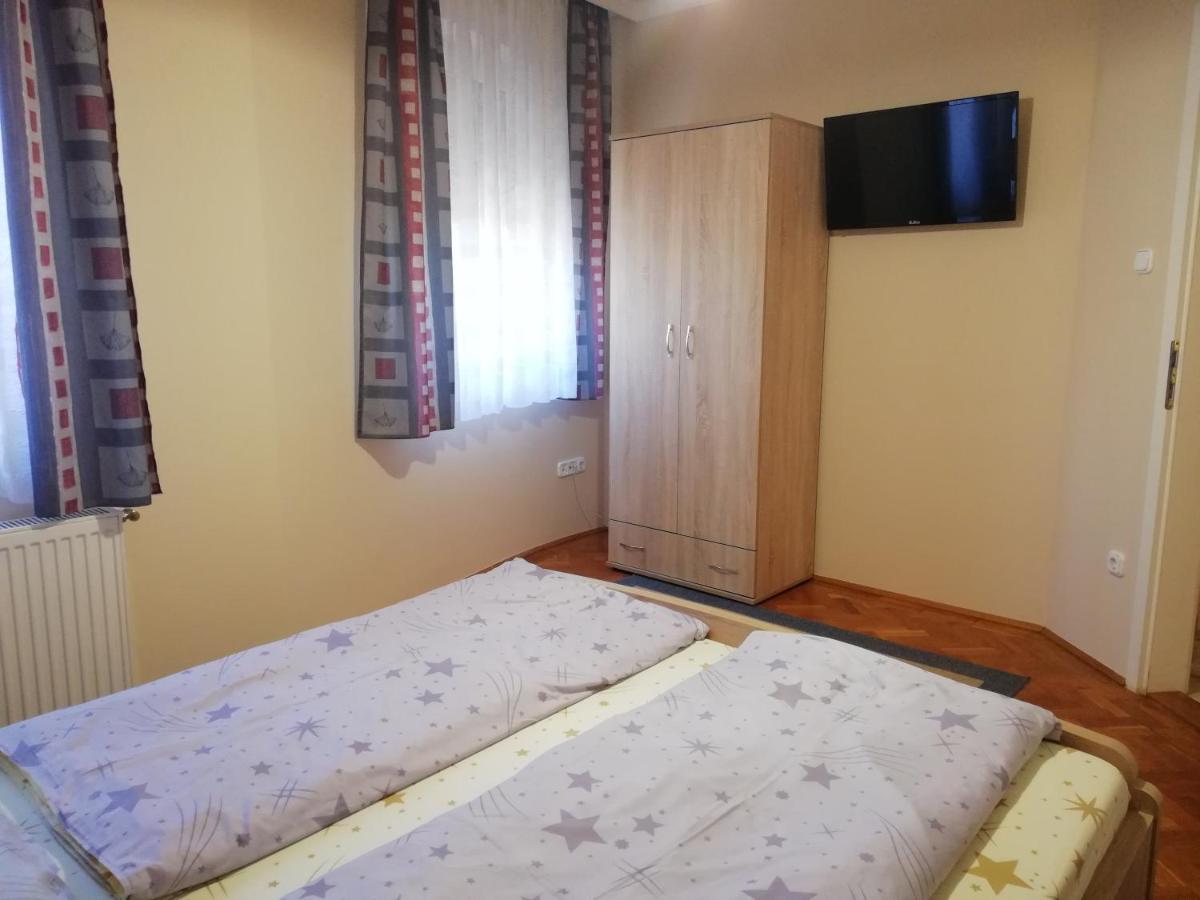 Imola Es Andrea Apartmanhaz ハイデゥソボスロー エクステリア 写真