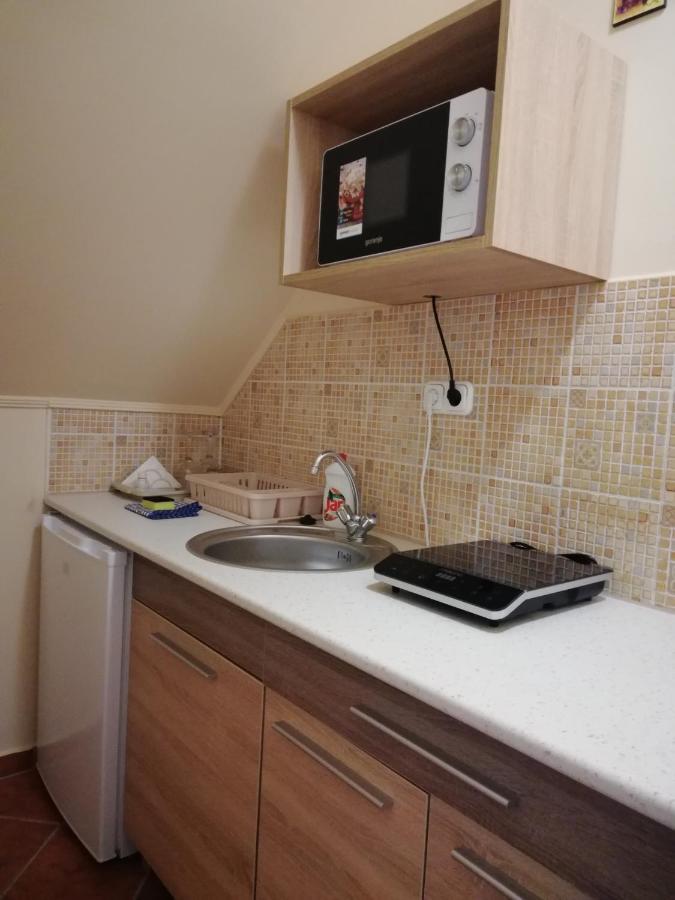 Imola Es Andrea Apartmanhaz ハイデゥソボスロー エクステリア 写真