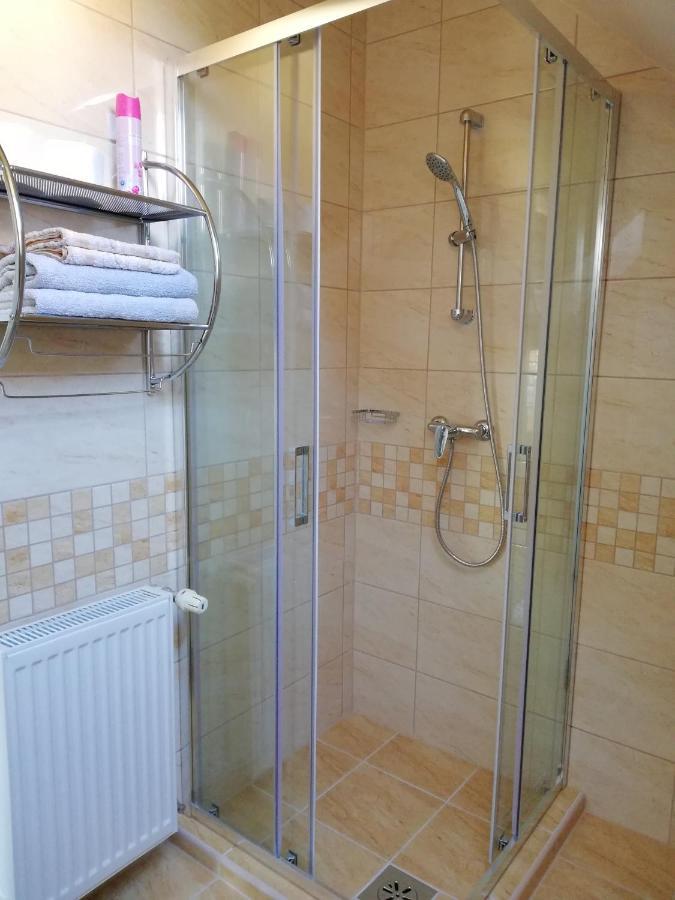 Imola Es Andrea Apartmanhaz ハイデゥソボスロー エクステリア 写真