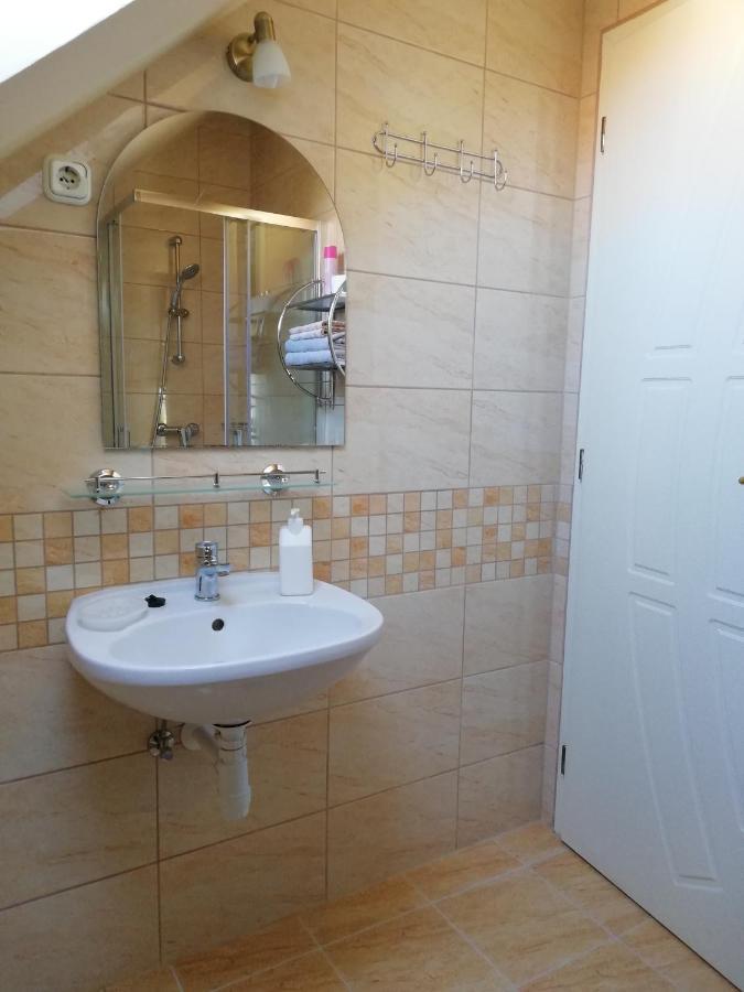 Imola Es Andrea Apartmanhaz ハイデゥソボスロー エクステリア 写真