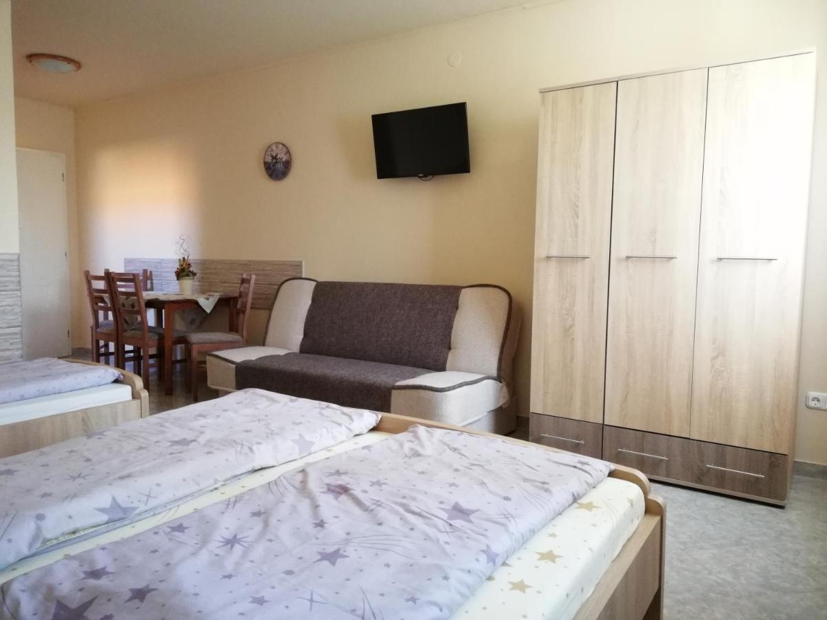 Imola Es Andrea Apartmanhaz ハイデゥソボスロー エクステリア 写真