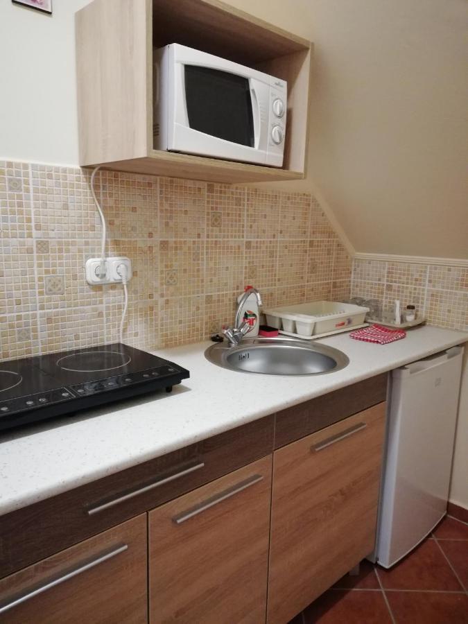 Imola Es Andrea Apartmanhaz ハイデゥソボスロー エクステリア 写真