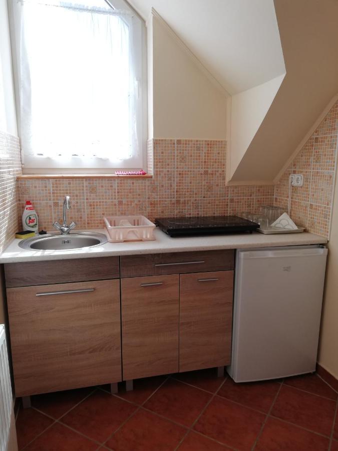 Imola Es Andrea Apartmanhaz ハイデゥソボスロー エクステリア 写真