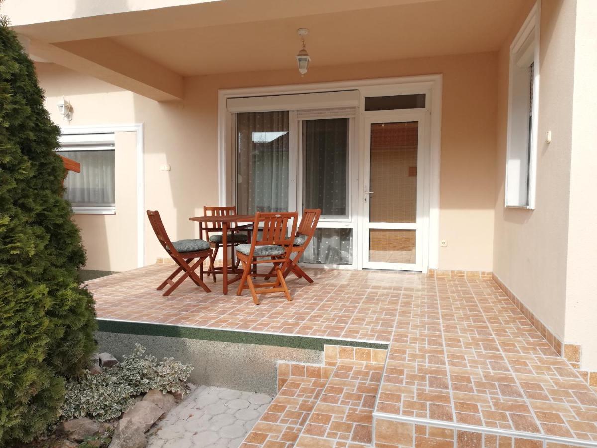 Imola Es Andrea Apartmanhaz ハイデゥソボスロー エクステリア 写真