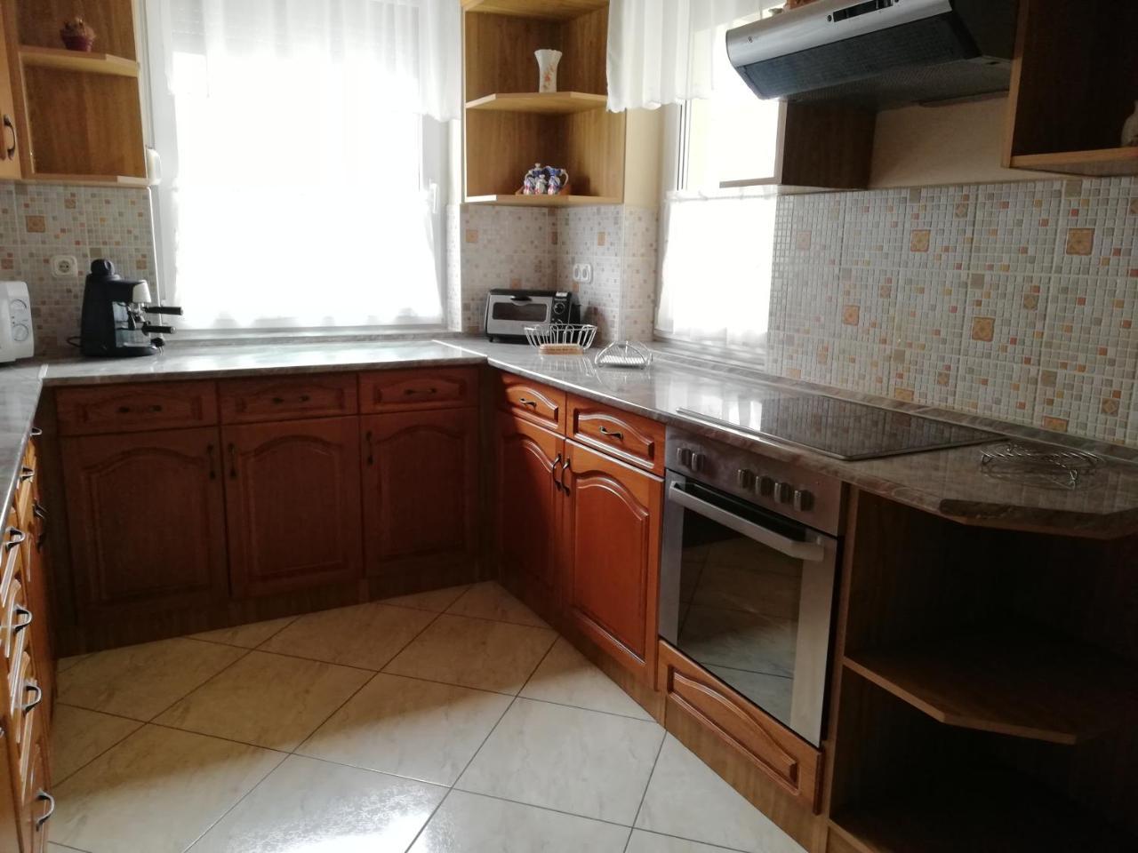 Imola Es Andrea Apartmanhaz ハイデゥソボスロー エクステリア 写真