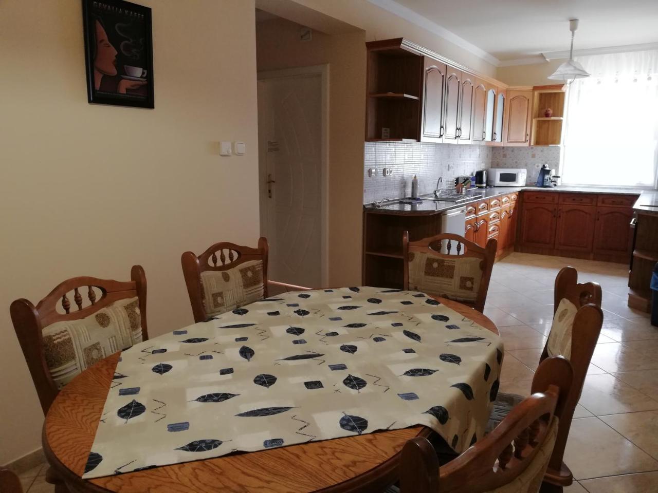 Imola Es Andrea Apartmanhaz ハイデゥソボスロー エクステリア 写真